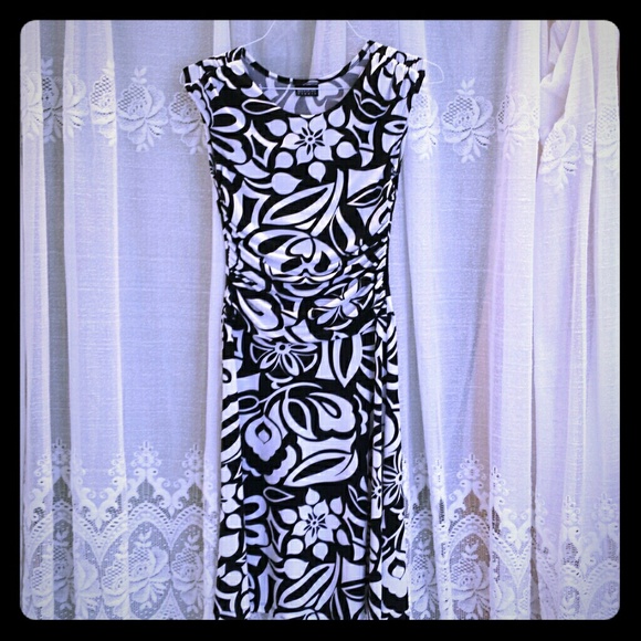 Dress - Picture 1 of 5